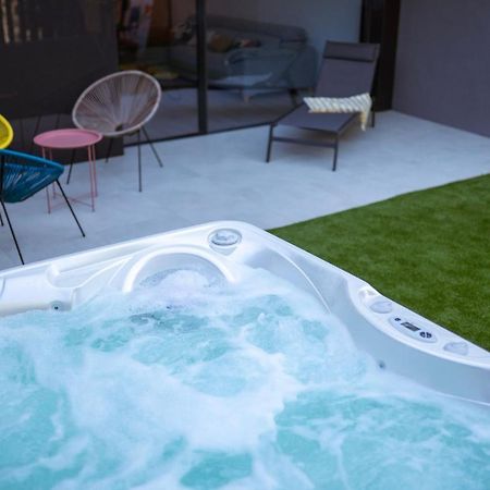 발리타드벨레즈 Casa De Nero - Premium House With Jacuzzi Next To Golf Course 빌라 외부 사진